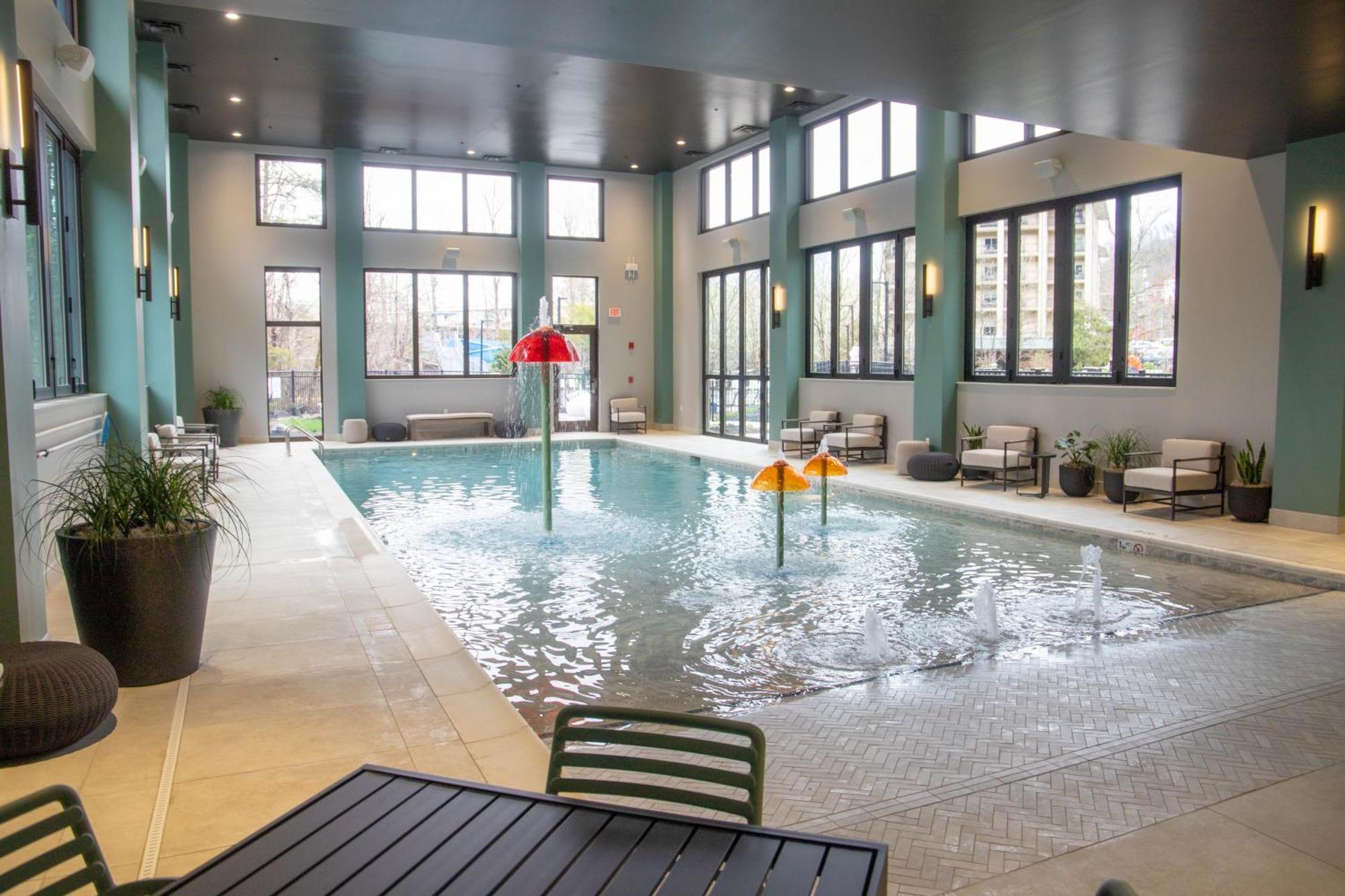 Embassy Suites By Hilton Gatlinburg Resort ภายนอก รูปภาพ