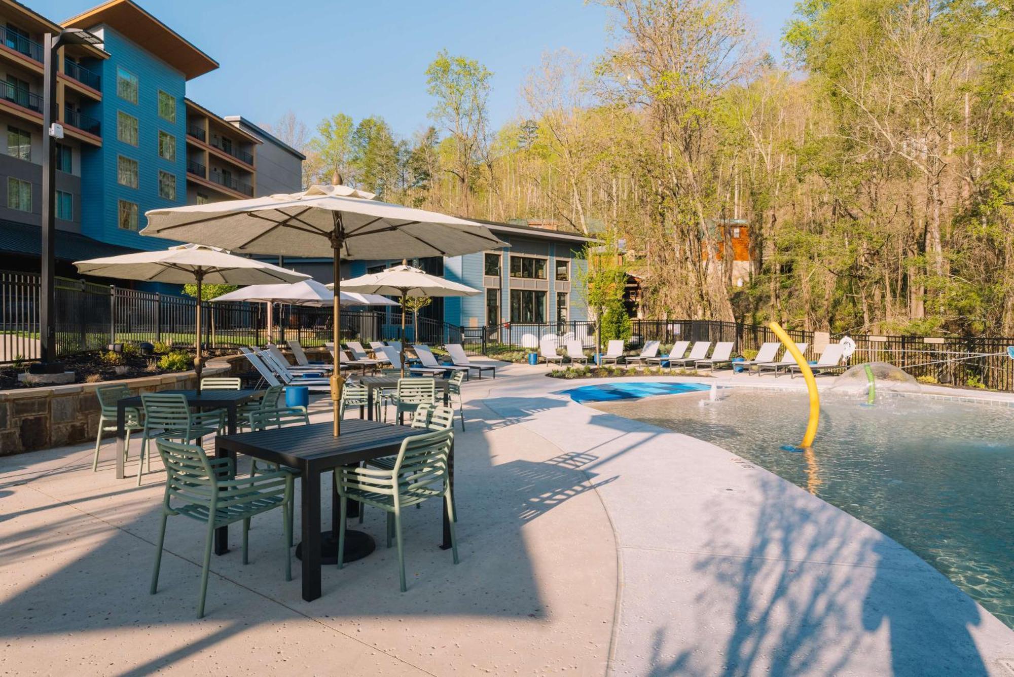 Embassy Suites By Hilton Gatlinburg Resort ภายนอก รูปภาพ